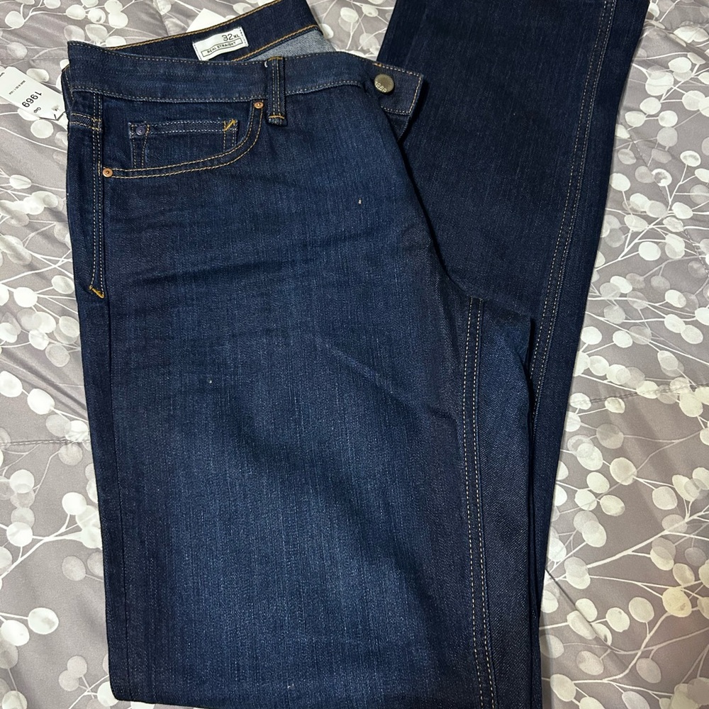 New with tags!
GAP Women's Straight Leg Jeans - Dark Blue